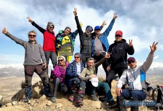 عکس یادگاری با همنوردان عزیزمان: گروه کوهنوردی سپند تهران