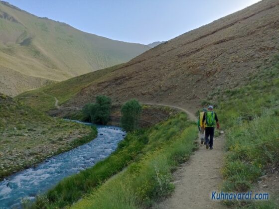 دره وارنگه رود در ابتدای مسیر