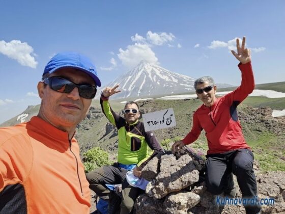 قله تاج کوه - گروه نشاط زندگی، از راست: حمید محسنی، مجتبی مرادی و نیما اسماعیلی