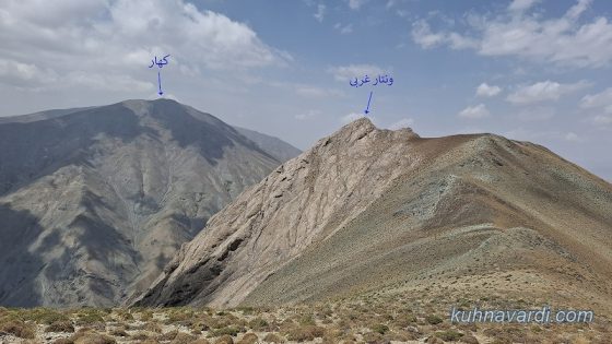 نمایی از قله های ونتار غربی و کهار در پشت سر، در مسیر صعود به قله ونتار 3800 