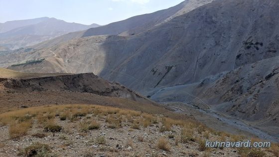 در مسیر فرود نزدیک دره و پاکوبی که به سمت بالا و جاده می رود
