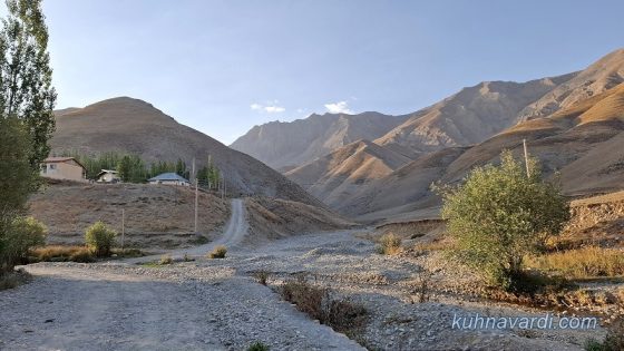 روستای لاسم. پارکینگ و نقطه شروع. جنب رودخانه