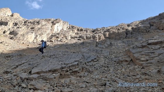 عبور از قسمت های سنگلاخی و بد مسیر در مسیر فرود