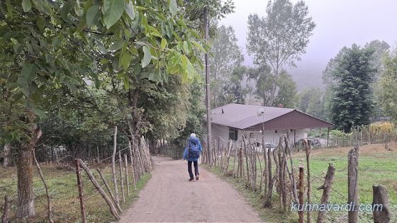 روستای الیت. کوچه ابتدای مسیر به سمت رودخانه