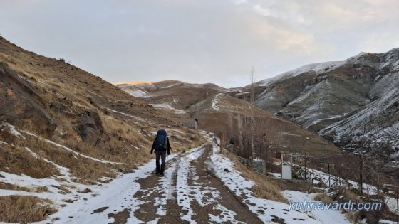 مسیر جاده خاکی بالای روستا