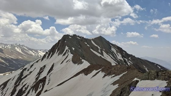 نمایی از قله کلون بستک از روی قله کل خوسون