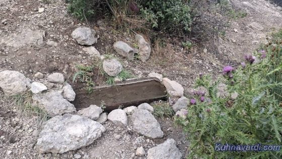 چشمه دوم که در مسیر فرود از کنار آن عبور کردیم