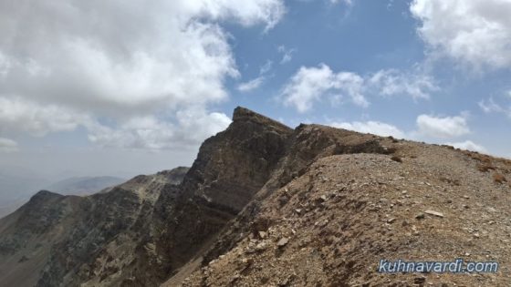 نمای قله زرین کوه از روی خط الراس