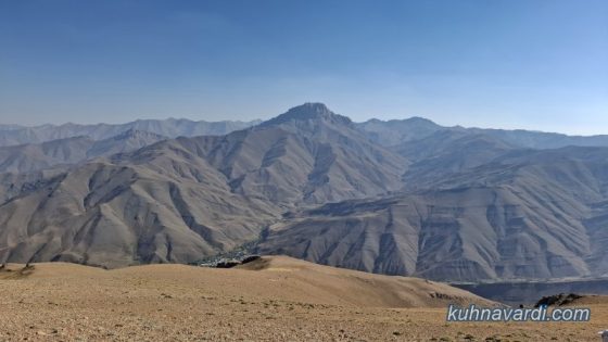 نمای روستای نسن و قله آزادکوه از روی قله نمازین