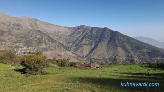 دامسرای شیرکوه با ویوی فشکور و قلل تبارکوه و سنگسرک